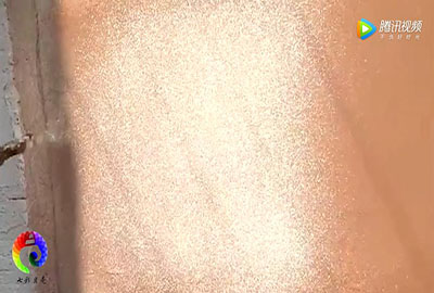 七彩貝殼噴涂機(jī)膩子施工現(xiàn)場(圖文)